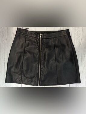 Forever 21 Black Faux Leather Mini Skirt A-Line Zip Front Size M